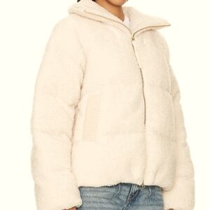 Varley sherpa jacket Coat cream color large